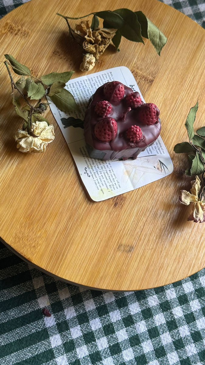 lolasland's tweet photo. pride ayına özel mum satıyorum, çift olarak alırsanız %25 indirim uyguluyorum 🙂‍↕️🌸✨ https://t.co/iyt9CROlmM