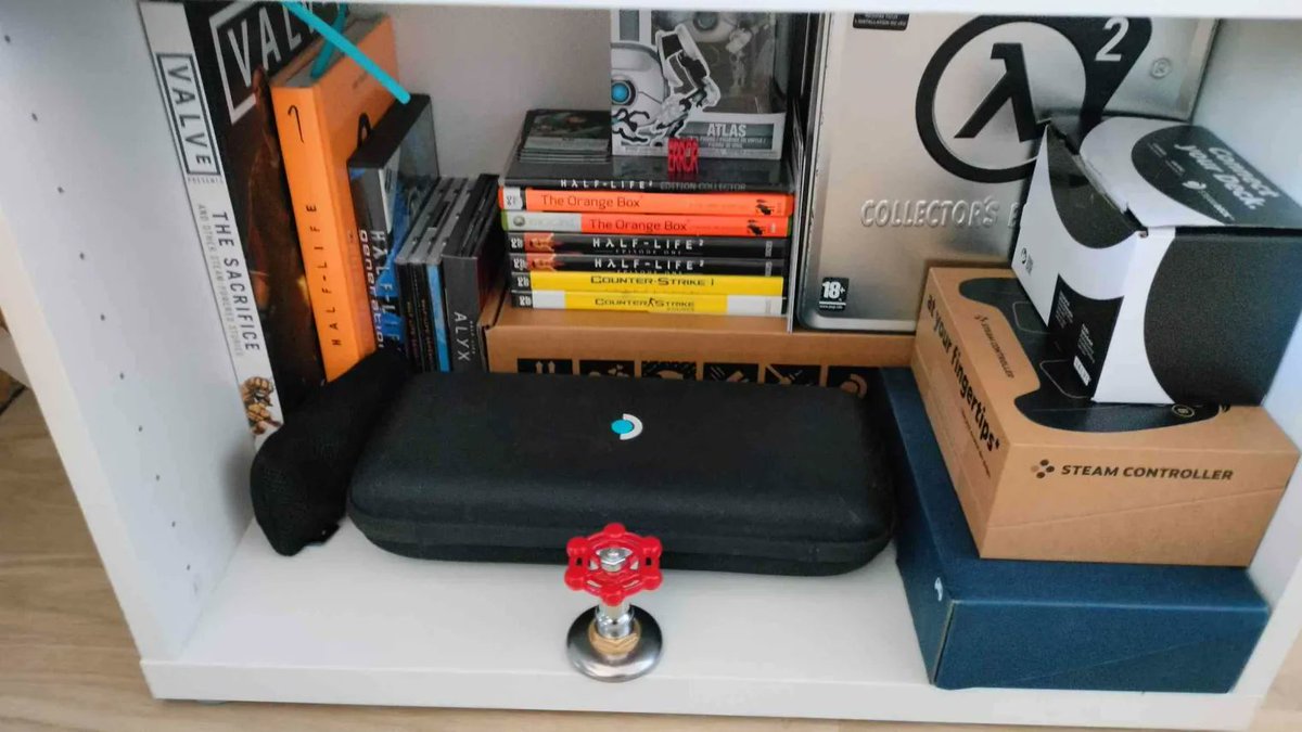 Pommeat's tweet photo. Let's give the valve a spin ! 

#valve https://t.co/TZPca9z4A7