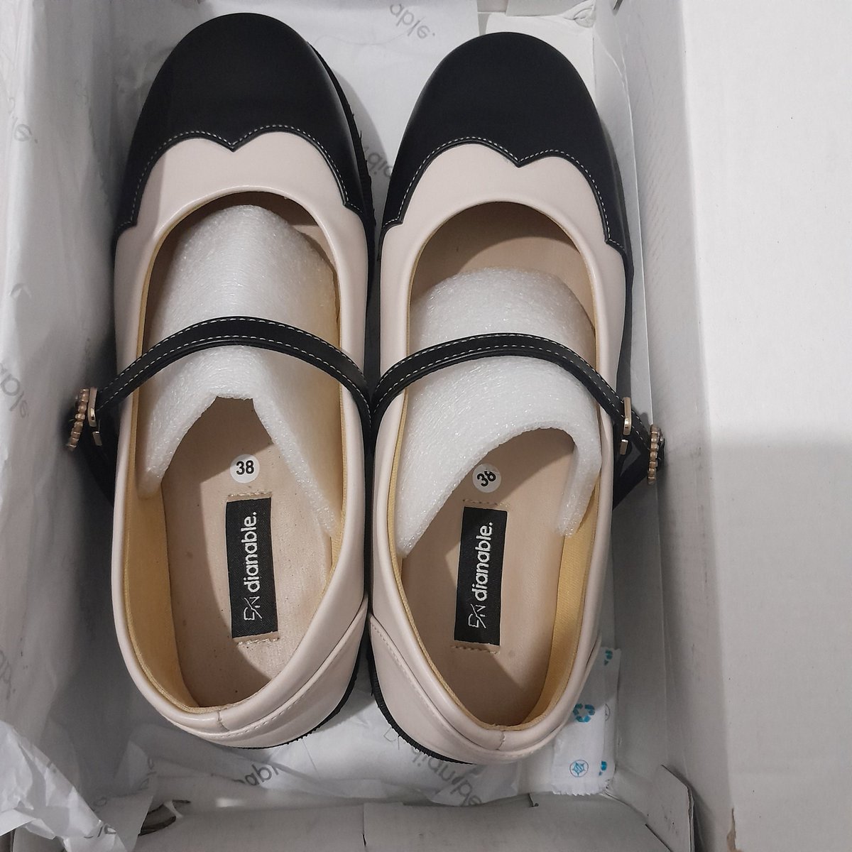 stycoyld's tweet photo. Preloved flatshoes dianable 190k (boleh nego sampe deal). Sekali pake, dijual karna kekecilan, baru bulan kemaren beli, masih like new cuma bagian belakang ada lekukan gtu https://t.co/QUsNWUXb5V
