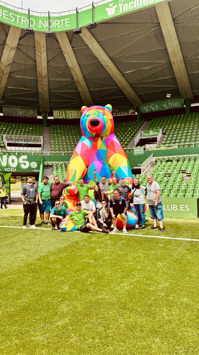 Monicatt73's tweet photo. El equipo de Voluntari@s realizando tareas en el estadio 
Campos de Sport del Sardinero 
31 Mayo 2.026 https://t.co/H5zYg2skSQ