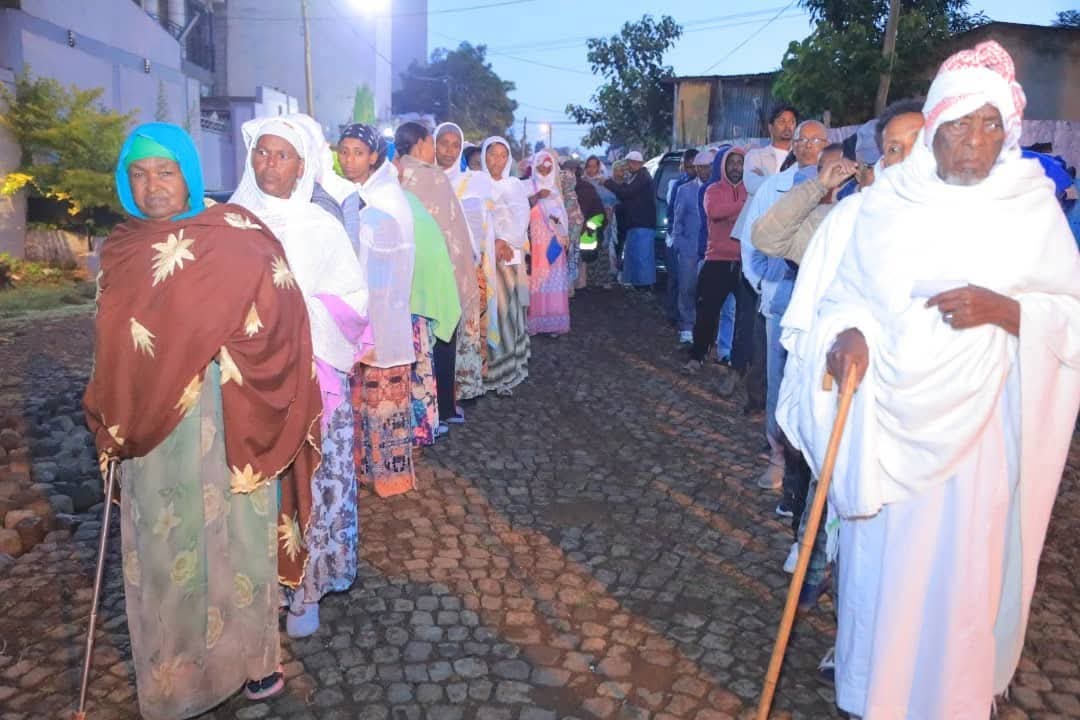 BehiwotTilahun's tweet photo. Ethiopia elects. 🇪🇹🗳️

Millions are voting – lined up since 5am.

Peaceful. Patient. Proud.

Democracy in action.

#EthiopiaElections2026 #EthiopiaVotes #BallotNotBullet https://t.co/sHxjqVQxfN