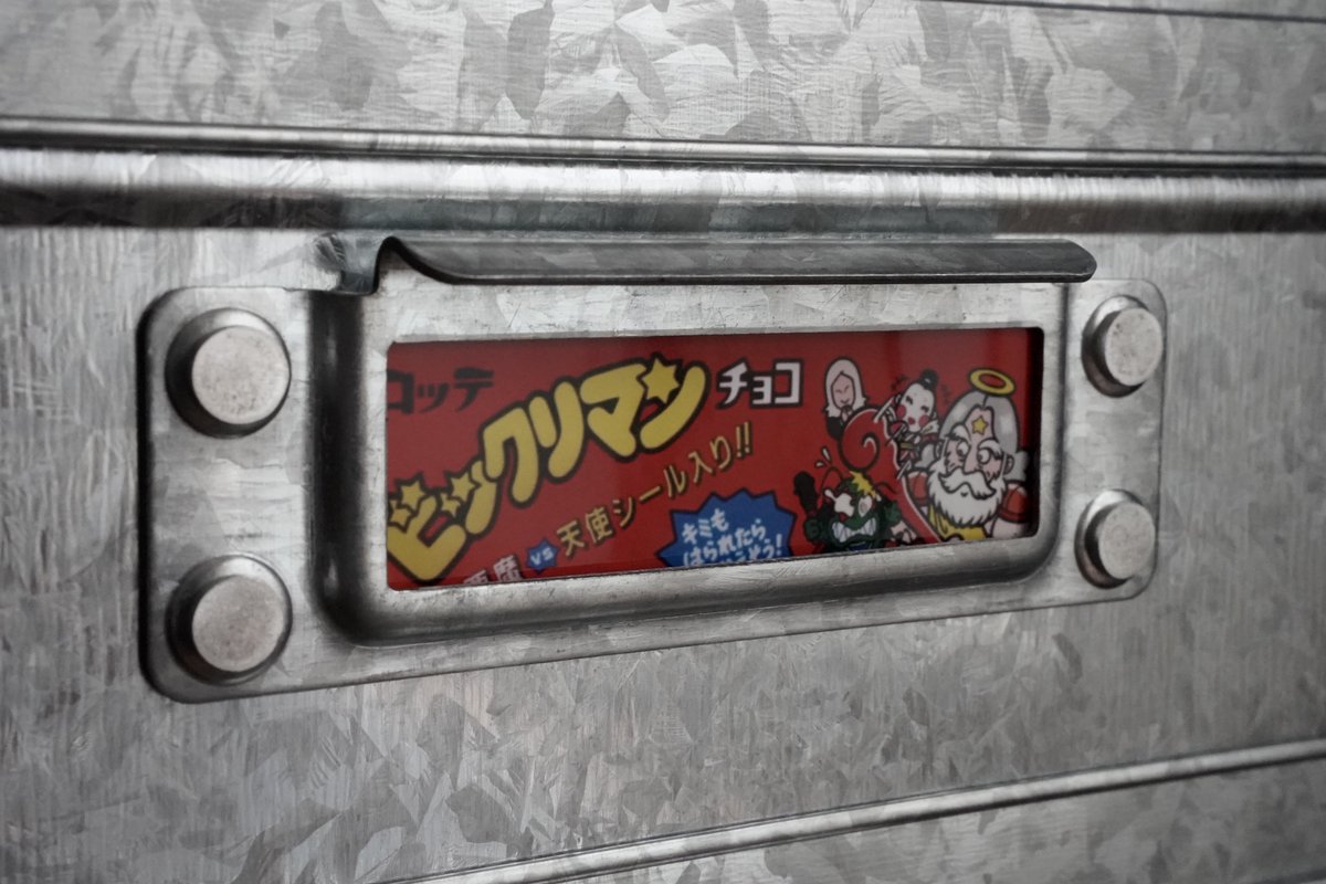 Sticker_Blvd's tweet photo. 湿度を一定に保つ湿度調整剤をトタンボックスに入れてみることにしました https://t.co/Yad2yfARCg