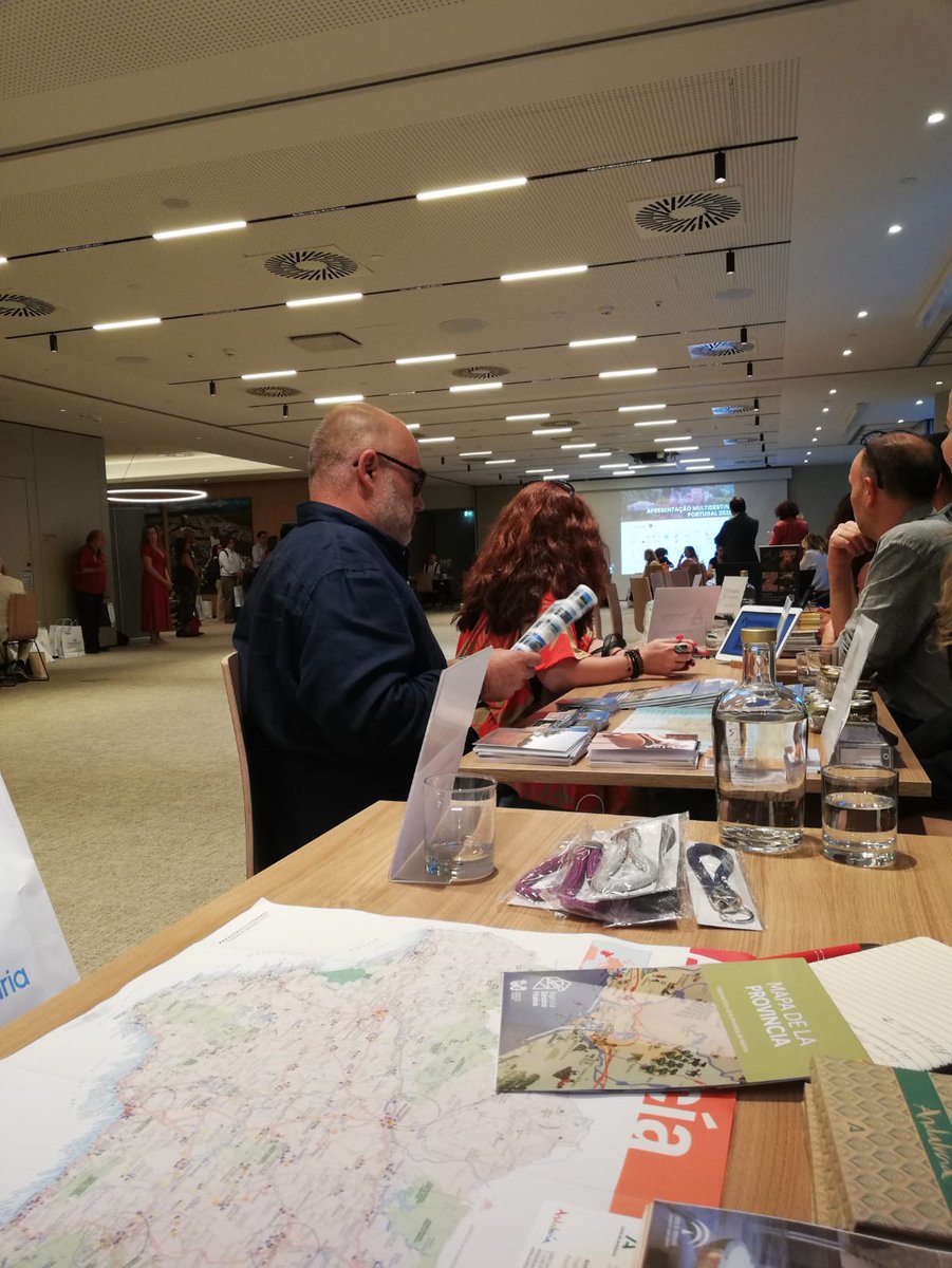 DipuHU's tweet photo. 🌅🇪🇸🇵🇹🌄La Agencia @destinohuelva ha participado en las Presentaciones Multidestino y ‘Road Show’ organizadas por #Turespaña y la #OficinaEspañola de #Turismo de #Lisboa ante más de 300 #agentesdeviajes portugueses en las ciudades de #Braga, #Oporto, #Coimbra y #Lisboa https://t.co/C5Ox048RCa