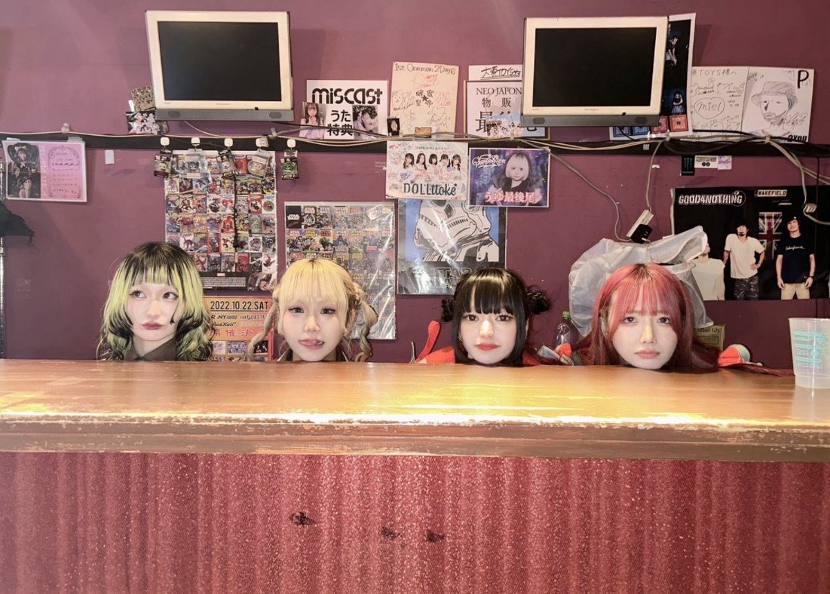 lonlium_amu's tweet photo. コメントを書かせていただきました。
引用元を一読いただけますと幸いです。

私自身も活動を辞めることも視野に入れ、たくさん悩みました。

けれど、ここでlonliumの音楽を止めたくなかった。それが今の私の気持ちです。

正直、本当に不安です。こわいです。
あまり弱音は吐きたくありませんが、それくらい2人の存在は大きくて、4人のlonliumが大好きです。

言葉にはできないことが、たくさんあります。

あと半年、この大好きな4人で進んでいきます。

これからもlonliumと亜夢あゆは続きます。
あなたの傍にlonliumの音楽がありますように。
るう、しな、共に3人でlonlium始めてくれてありがとう。仲間に入れてくれてありがとう。

メンバーそれぞれの進む先が、明るい未来でありますように。
