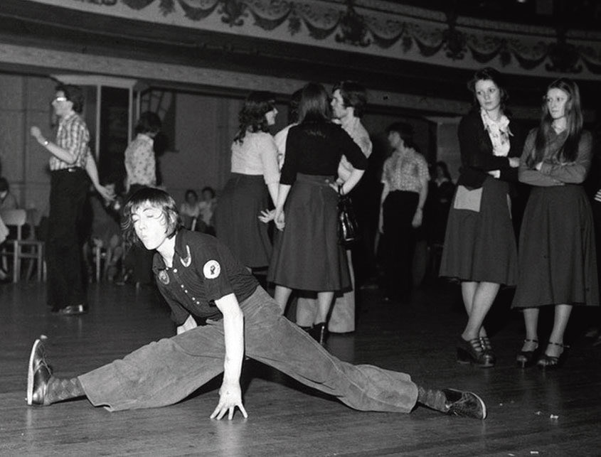 curlysteam's tweet photo. @EssexPR Look at the moves on a young Chairman Mao here though. You can’t blame him. https://t.co/LCwvLOVzX8
