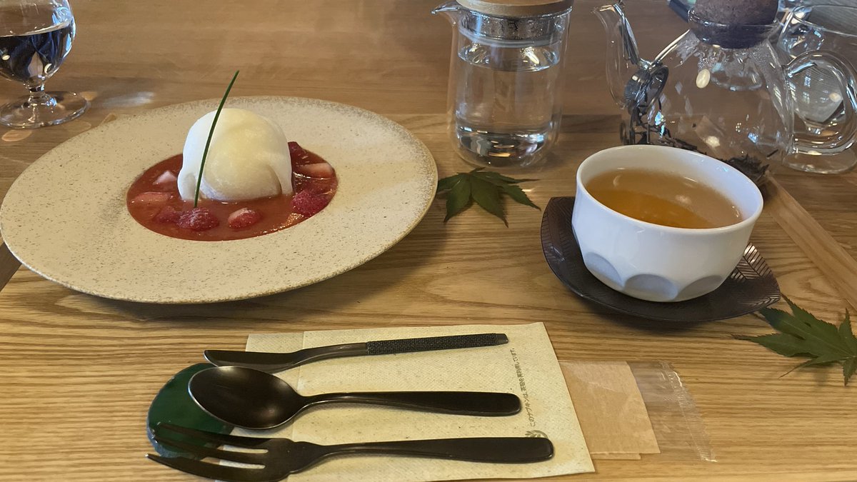 liy_mnxt's tweet photo. 姉と姉の友達が来てたりしてた。
地元のバスに久しぶりにのった笑
娘が支援センターで楽しそうに遊んでたメモリーベア買った(誕生日プレゼントだよ)
虹色のへびもほしかったけど、私の母がもってたような気がするしあれば貰いたい。
ないなら買うけど！笑 https://t.co/fUhtdDelwM
