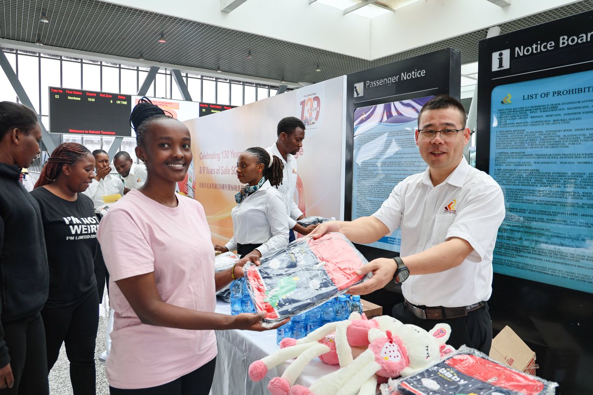 sgr_operation's tweet photo. Kenya Railways and Afristar had the privilege of sharing appreciation gifts with passengers at Nairobi #SGR Terminus. It was a special opportunity to thank our customers for being part of this incredible journey and for the trust you have placed in us over the years. https://t.co/gEanP1xQL7