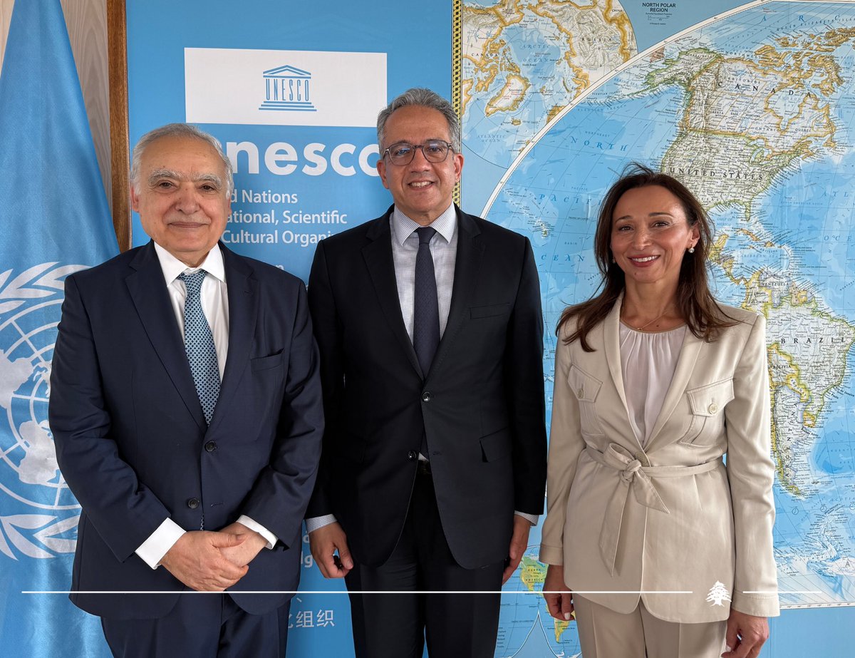 LibanUnesco's tweet photo. استقبل المدير العام لمنظمة الاونسكو في مكتبه في باريس وزير الثقافة اللبناني الدكتور غسان سلامة، بناءً على طلب موعد عاجل، يرافقه سفيرة لبنان والمندوبة الدائمة لدى الاونسكو هند درويش، حيث سلّمه مذكرة خطية تتضمن تفاصيل المخاطر الجسيمة التي تتهدد المواقع الأثرية والثقافية في لبنان نتيجة الاعتداءات الإسرائيلية.
وطلب الوزير سلامة دعم المنظمة لحماية هذه المواقع وفق اتفاقية لاهاي لعام 1954 الخاصة بحماية الممتلكات الثقافية في حالة النزاع المسلح.

وعقب اللقاء، أصدرت الاونسكو البيان التالي:
"في ظلّ تصاعد حدّة الأعمال العدائية في لبنان مؤخراً، تُعرب الاونسكو عن قلقها البالغ إزاء الأضرار المؤكدة التي لحقت بقلعة شمع، فضلاً عن التقارير الواردة بشأن الهجمات التي استهدفت محيط قلعة بوفورت، وكلاهما مدرج مؤقتاً على قائمة الحماية المعززة لاتفاقية عام 1954 لحماية الممتلكات الثقافية في حالة النزاع المسلح.
كما تُعرب الاونسكو عن قلقها إزاء وضع صون مدينة صور، المدرجة على قائمة التراث العالمي والخاضعة للحماية المعززة، في ضوء التطورات الأخيرة المقلقة التي قد تعرّض الموقع لمزيد من الأضرار أو لأعمال النهب المحتملة.
وتدين الاونسكو بشدة الاعتداءات غير المشروعة على الممتلكات الثقافية. وتتمتع المواقع الخاضعة للحماية المعززة بأعلى مستوى من الحماية القانونية ضد الهجمات أو الاستخدام لأغراض عسكرية. إن إلحاق الضرر بهذه المواقع يحرم المجتمعات من الوصول إلى الثقافة ومن المساحات المشتركة الضرورية للتعافي والتماسك الاجتماعي.

وستواصل الاونسكو، بالتعاون مع مكتبها الإقليمي في بيروت، العمل مع السلطات اللبنانية لتقييم الأضرار التي لحقت بالمؤسسات الثقافية وتعزيز تدابير الحماية العاجلة ضمن نطاق ولايتها." 

L'UNESCO condamne fermement les
attaques illégales contre les biens culturels.
Les sites bénéficiant d'une protection renforcée bénéficient du plus haut niveau de protection juridique contre les attaques et leur utilisation à des fins militaires. Les dommages causés privent les communautés de l'accès à la culture et aux espaces communs qui sont essentiels au relèvement des sociétés et à la cohésion sociale.

L'UNESCO et son Bureau régional a Beyrouth continueront de travailler aux côtés des autorités libanaises pour évaluer les dommages subis par les institutions culturelles et pour renforcer les mesures de sauvegarde urgentes, dans le cadre de son mandat.
@MocLebanon @MinistryInfoLB @UNESCO_DG @GhassanSalame @hindarwish 
#ForThePeople
#unesco