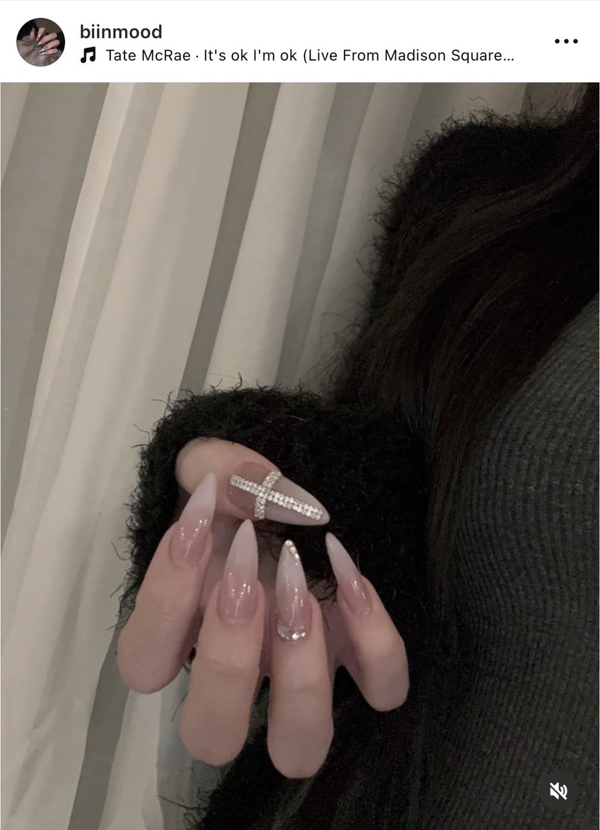 ams2tae's tweet photo. 🇰🇷このネイルショップのデザイン刺さりまくる、、🥀強め爆美女ネイル💅🏻 https://t.co/XAdw5ZrdzK