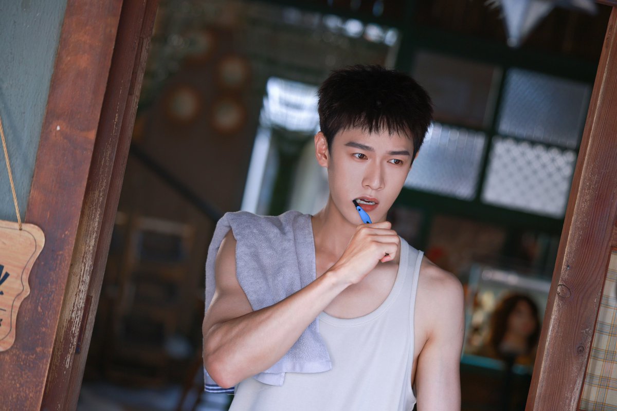 jiaolin24's tweet photo. Li Yunrui Studio update 💚

Xiao Wu offers you his shoulder to lean on, if anything goes wrong, just come to Shunyi Repair Service!

#LiYunrui #Dazzling https://t.co/a7saZuUQ5Z