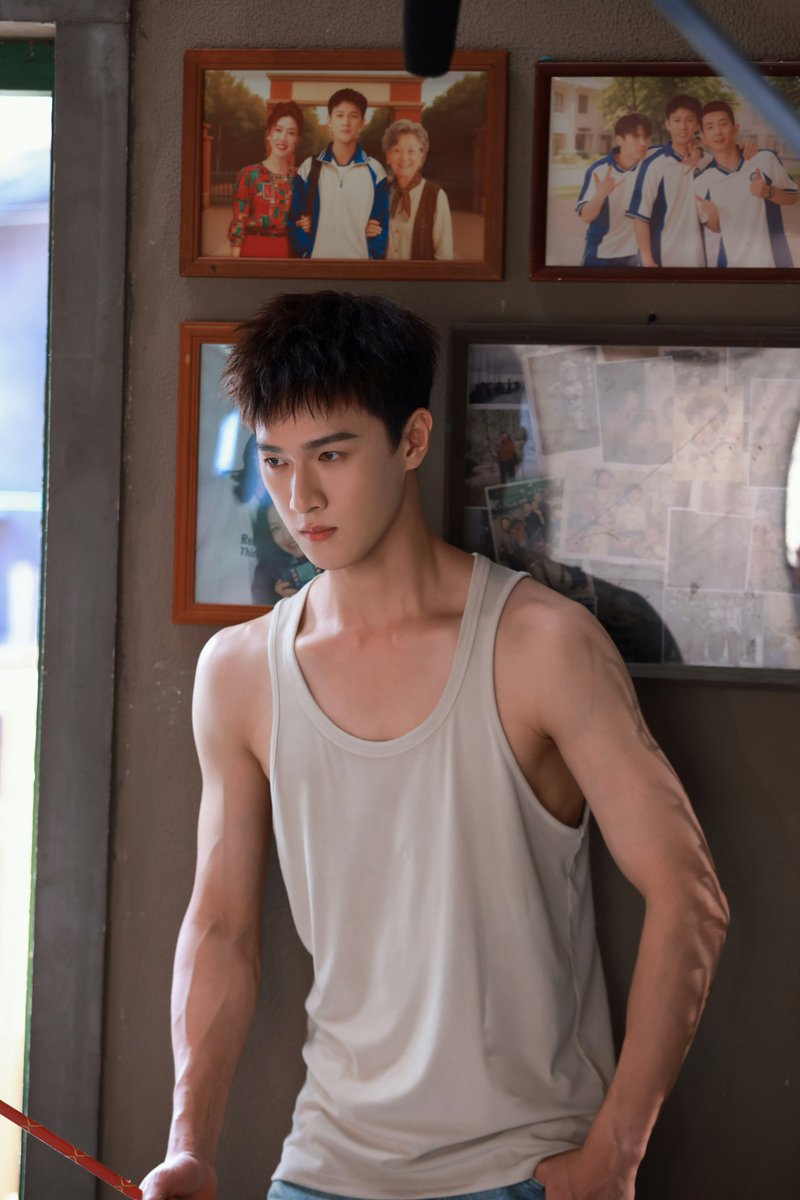 jiaolin24's tweet photo. Li Yunrui Studio update 💚

Xiao Wu offers you his shoulder to lean on, if anything goes wrong, just come to Shunyi Repair Service!

#LiYunrui #Dazzling https://t.co/a7saZuUQ5Z