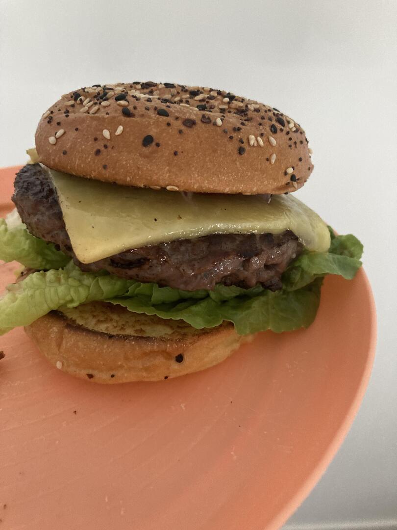 homevsfastfood's tweet photo. [Homemade] Wagyu beef burger
#homemadeburger
#wagyu
#burgerlover
#grillmasters
#foodieeatery #homecooking #food #recipes #foodpic #foodie #foodlover #cooking #hungry #goodfood #homecookingvsfastfood https://t.co/zKJ1BFXFe5