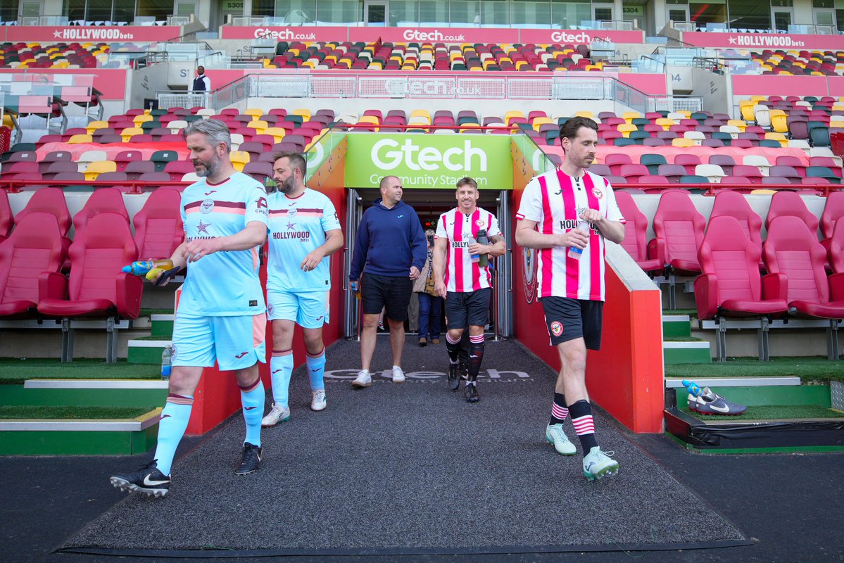 FootballKitsDir's tweet photo. 𝗣𝗹𝗮𝘆 𝗼𝗻 𝘁𝗵𝗲 𝗣𝗶𝘁𝗰𝗵 // 𝗕𝗿𝗲𝗻𝘁𝗳𝗼𝗿𝗱 𝗙𝗖 - 𝗧𝗵𝗮𝗻𝗸𝘀 𝘁𝗼 𝗝𝗼𝗺𝗮 ⚽️🔴

We were fortunate to be invited by Joma to play at The GTech Community Stadium - Brentford FC. A brilliant experience to play in plus a MOTM gift of a signed Brentford Shirt! https://t.co/ZapWdgUN2E