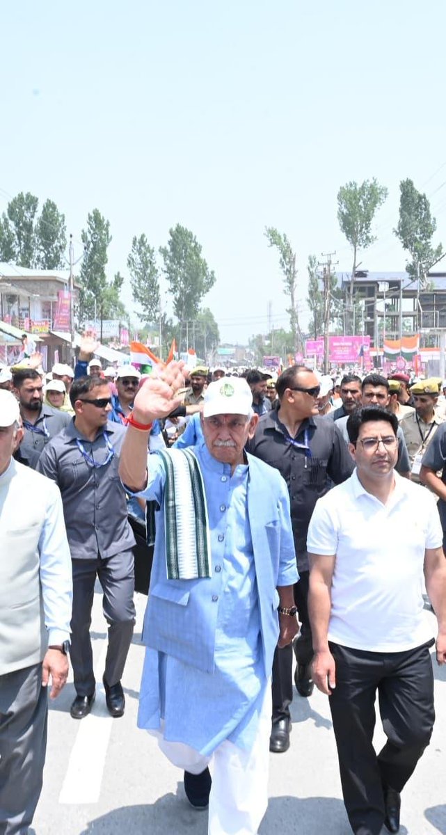 iKaushikBaruah's tweet photo. #JKagainstNarcoTerror is bringing together people from every section of society with one common purpose — protecting the future of Kashmir’s youth. 

The overwhelming response in Kulgam reflects the growing impact of the anti-drug initiative led by @OfficeOfLGJandK across Jammu & Kashmir.