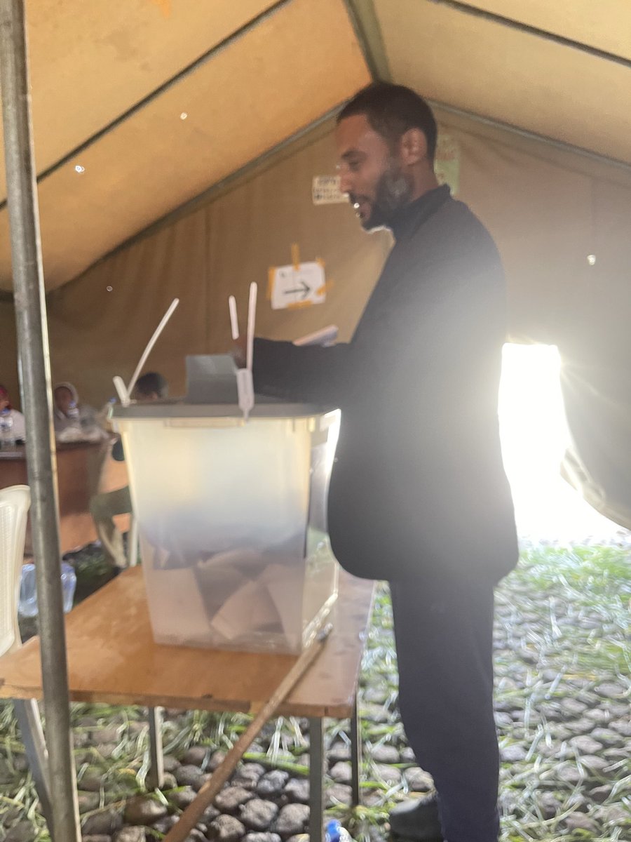 may1_21's tweet photo. ፈጅርን ሰግደን ወደ መምርጫ  ቦታ ሂደን የሚወክለንን መርጠናል https://t.co/Vu88KgDlzp