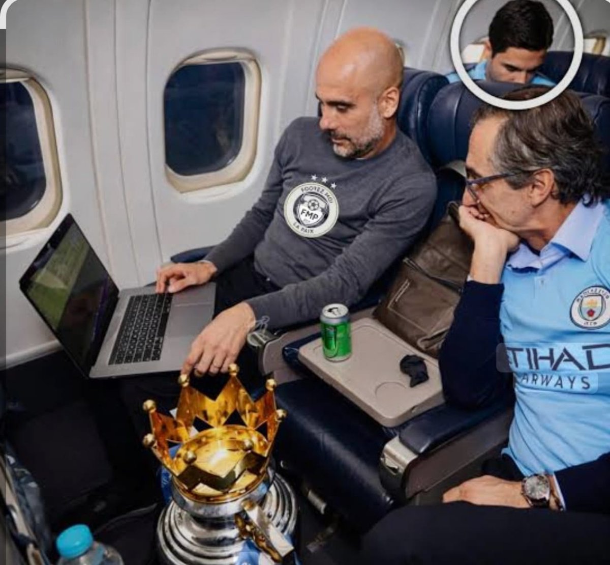 RvsBest15068's tweet photo. While Guardiola was teaching others how to win European trophies ,Arteta was busy back there watching porn .😭 https://t.co/VSCt1QqGPo