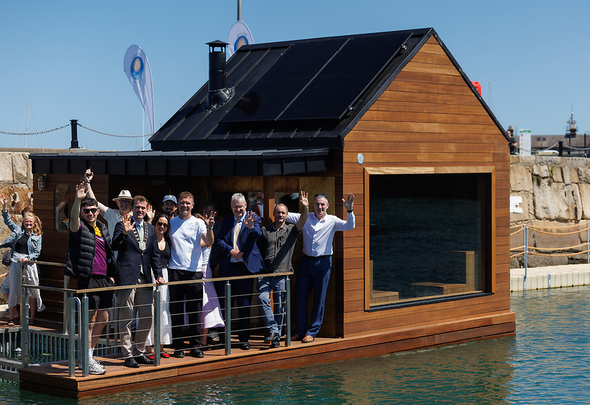 AfloatMagazine's tweet photo. Ireland's First Floating Sauna Opens In Dún Laoghaire Harbour https://t.co/lg0mdd8dt5 #Ireland #FloatingSauna #DunLaoghaire #Wellness #Maritime https://t.co/WuSM9MJzr8