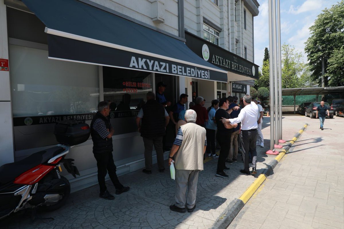 BilalSoykantr's tweet photo. 📢 Değerli Hemşehrilerimiz,

Emlak, çevre temizlik, ilan ve reklam vergileri ile diğer belediye alacaklarının ödeme süresinin bugün sona ermesi nedeniyle veznelerimizde yoğunluk yaşanmaktadır.

Ödemelerinizi belediyemize gelmeden e-Devlet sistemi üzerinden hızlı ve güvenli bir şekilde gerçekleştirebilirsiniz.

Yoğunluğun vatandaşlarımızı mağdur etmemesi adına belediyemiz vezneleri bugün saat 21.00’e kadar hizmet vermeye devam edecektir.