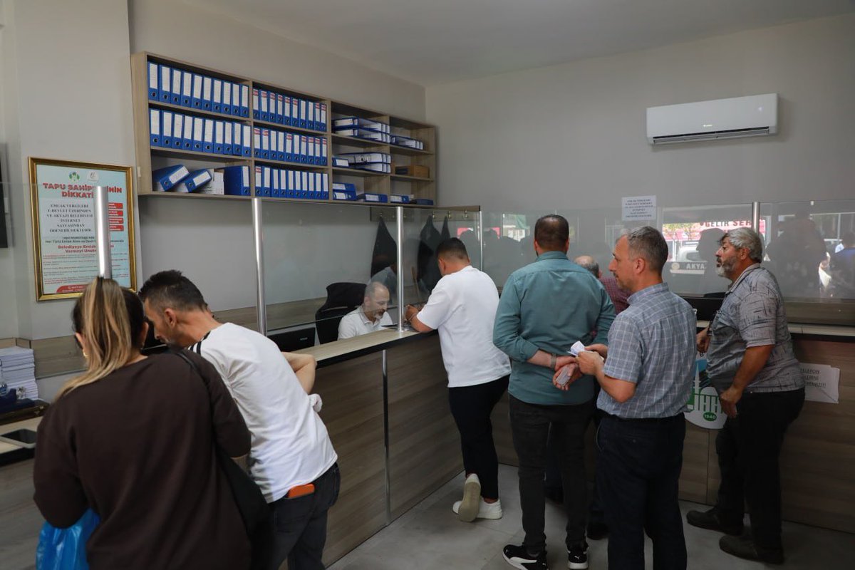 BilalSoykantr's tweet photo. 📢 Değerli Hemşehrilerimiz,

Emlak, çevre temizlik, ilan ve reklam vergileri ile diğer belediye alacaklarının ödeme süresinin bugün sona ermesi nedeniyle veznelerimizde yoğunluk yaşanmaktadır.

Ödemelerinizi belediyemize gelmeden e-Devlet sistemi üzerinden hızlı ve güvenli bir şekilde gerçekleştirebilirsiniz.

Yoğunluğun vatandaşlarımızı mağdur etmemesi adına belediyemiz vezneleri bugün saat 21.00’e kadar hizmet vermeye devam edecektir.