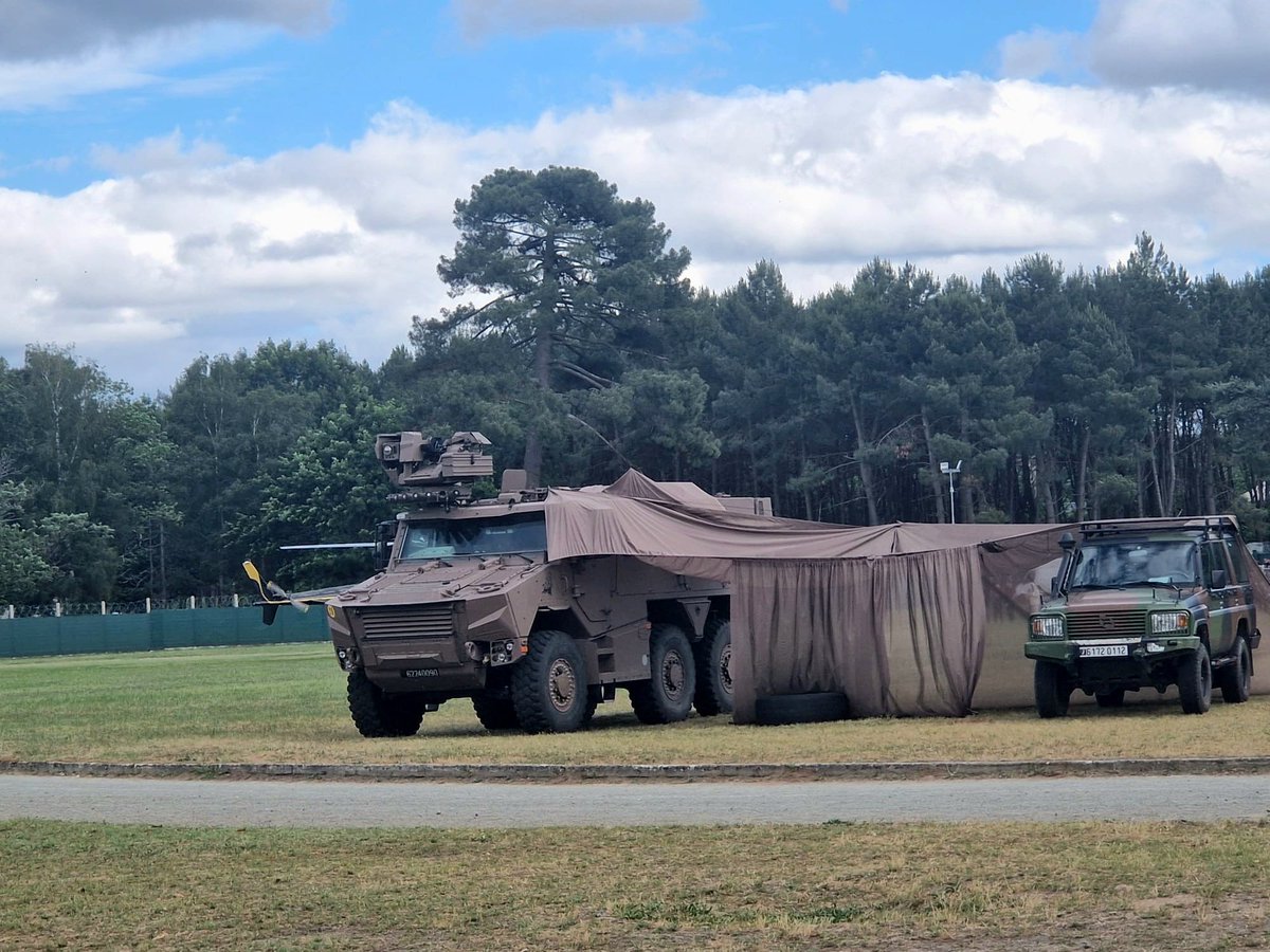 furet_angeline's tweet photo. Magnifique journée hier aux Portes Ouvertes du 2e RIMa à Champagné ! ⚓🇫🇷 Merci pour l'accueil et les riches échanges avec tous les marsouins. Soutien total à nos soldats. 👏
​#RN #2eRIMa #Champagné #LeMans #Sarthe #infanteriedemarine  #arméefrançaise https://t.co/W5uDuzqDOH