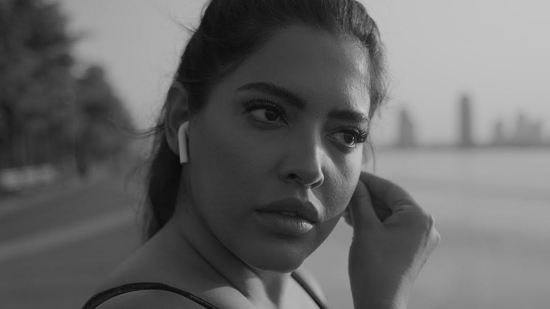philipatilemile's tweet photo. Monday morning doesn't ask if you're ready. So I stopped waiting to feel ready and just moved. Earphones in. 
Chin up. 
This is what showing up for yourself actually looks like. 🖤✨ #MondayMotivation #MorningRun #SheShownUp https://t.co/WKwLqNi8hQ