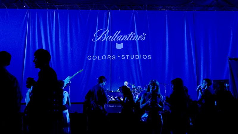 Neo2_Magazine's tweet photo. Ballantine’s True Music y COLORSxSTUDIOS estrenaron en la capital su nueva plataforma musical global, iniciativa que encantará a cualquiera que esté cansado de vivir los conciertos a 20 metros del artista y detrás de una pantalla. 

https://t.co/y5RQ0ibRq0 https://t.co/Q3QTQuG4Mz