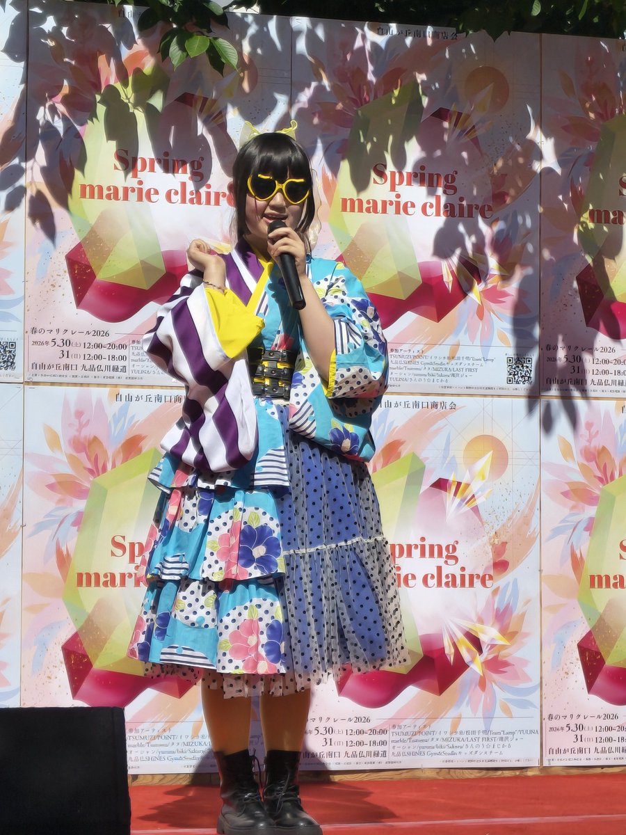 km9336's tweet photo. 少し時間がたってしまったが
土曜日の、自由が丘
bikiちゃんのあとは、
新妻由佳子さんの
大サポートを受けてる
#SAKUra 　　　ちゃん
新妻さんの後ろ姿も撮ってしまった
『漕ぎ出せ♪ショコラティエ～これって恋ですか?～』
曲が流れ、山川恵津子さんの曲の引き出しはさすがだと感じてしまった。 https://t.co/JKFuuLamI0