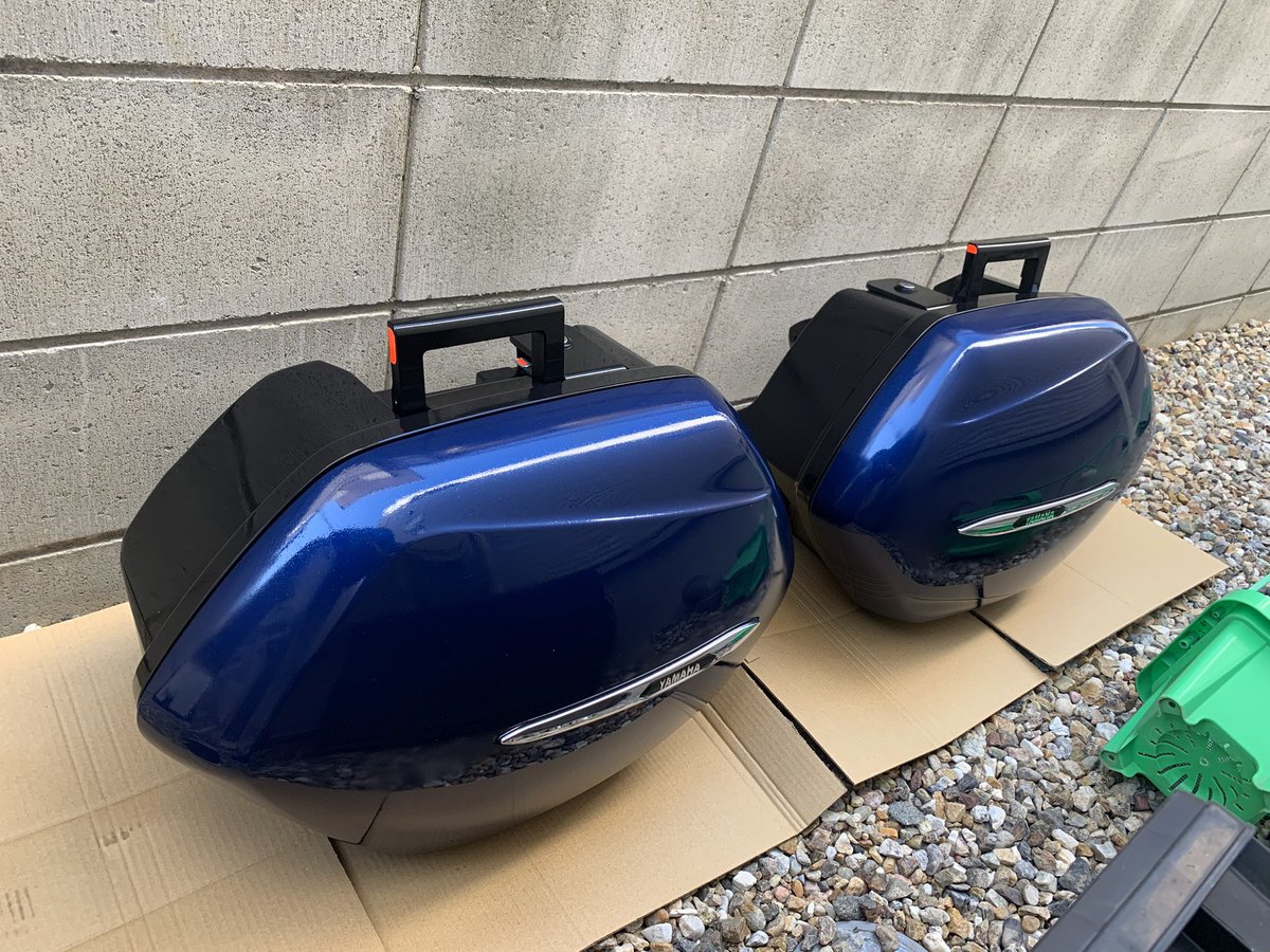 _FJR1300A_'s tweet photo. @fjr1300p_ 下地は不要でヒタヒタに塗って乾拭きするだけです👍でもだいちゃん号はまだ新しくなかったっけ？うちのは8年経ってるので… https://t.co/vIc78cknlY