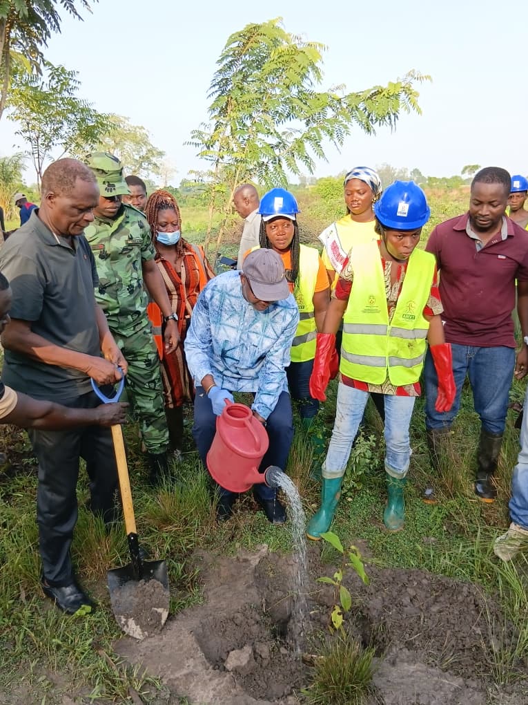 IsaacTchia49846's tweet photo. À l’occasion de la Journée nationale de l’arbre, j’ai pris part à l’opération de reboisement organisée par le Ministère de l’Environnement et des Ressources forestières au Centre national d’enfouissement technique d’Aképé.
Ensemble, poursuivons nos efforts pour préserver notre environnement et construire un Togo plus vert au bénéfice des générations présentes et futures. 🌱🇹🇬

#JournéeNationaleDeLArbre #TogoVert #Reboisement #Environnement