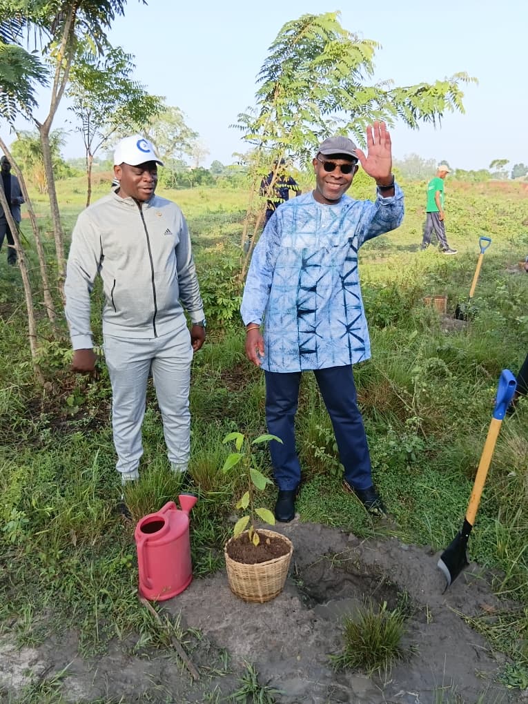 IsaacTchia49846's tweet photo. À l’occasion de la Journée nationale de l’arbre, j’ai pris part à l’opération de reboisement organisée par le Ministère de l’Environnement et des Ressources forestières au Centre national d’enfouissement technique d’Aképé.
Ensemble, poursuivons nos efforts pour préserver notre environnement et construire un Togo plus vert au bénéfice des générations présentes et futures. 🌱🇹🇬

#JournéeNationaleDeLArbre #TogoVert #Reboisement #Environnement