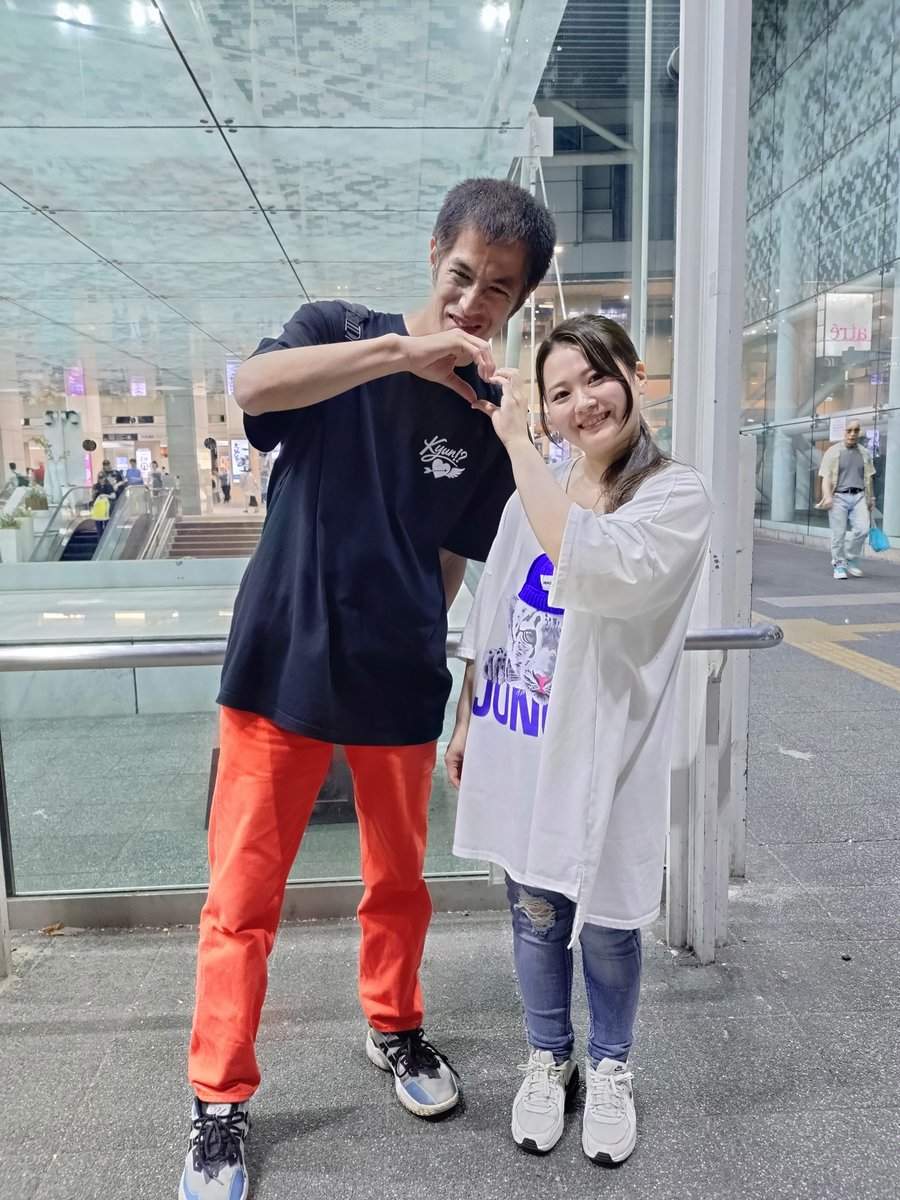 2HVOVAr9Cw6205's tweet photo. 先日土曜日川崎路上ライブにRiliちゃん来てた〜🎶Riliちゃんの歌声聴くのは２度目だったけど本当他のシンガーとは比べ物にならない歌声で痺れた！また土曜日サッカー終わりに会えたら嬉しい〜🥰
＃川崎路上ライブ
＃RILI https://t.co/O7Tt46Tcl7