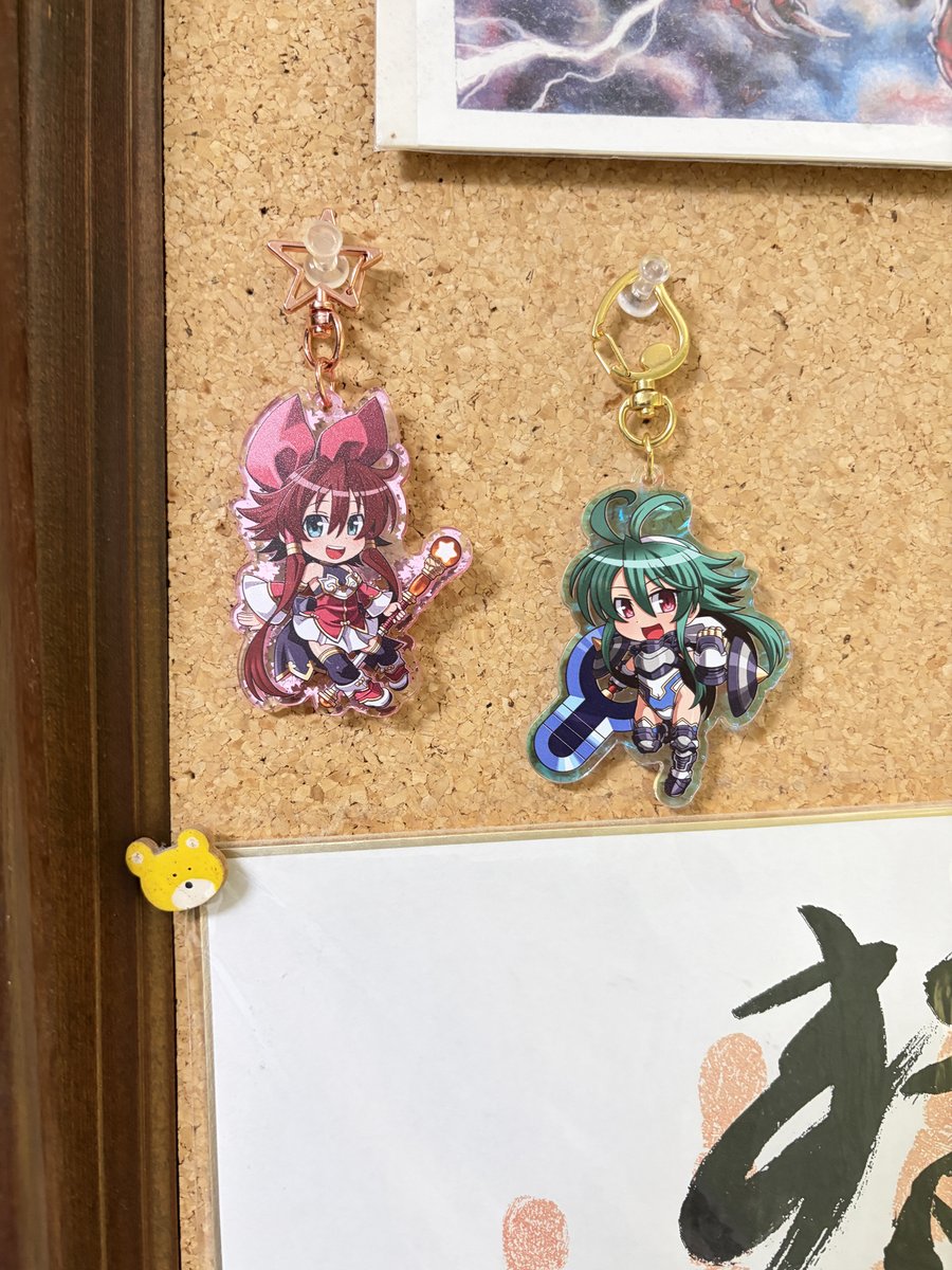 ジェネリック葉道@magonzuhamiti様のシズクさん&メリルさんアクキー、無事届きました!

いやー、いざ実物を手にしますと、可愛さもさることながら加工もすごく綺麗で、ずっと眺めていられます素晴らしい癒し効果…。

この度はBOOTHへの出品と迅速な発送、誠にありがとうございました! 