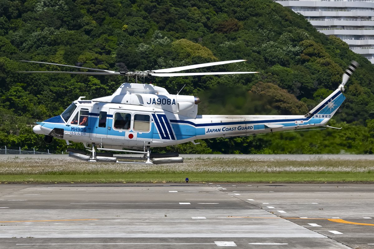the_NORAN_'s tweet photo. はなみどり

先日は906Aが飛来しましたが、今回は908Aが飛来してくれました。海保の412、めちゃカッコいいですね🤤

海上保安庁
Bell 412EP(JA908A)
at Nanki Shirahama Airport
-2026.05- https://t.co/R9MC7RrOGA