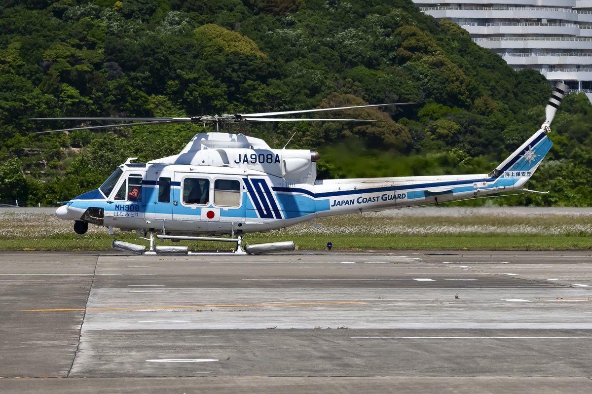 the_NORAN_'s tweet photo. はなみどり

先日は906Aが飛来しましたが、今回は908Aが飛来してくれました。海保の412、めちゃカッコいいですね🤤

海上保安庁
Bell 412EP(JA908A)
at Nanki Shirahama Airport
-2026.05- https://t.co/R9MC7RrOGA