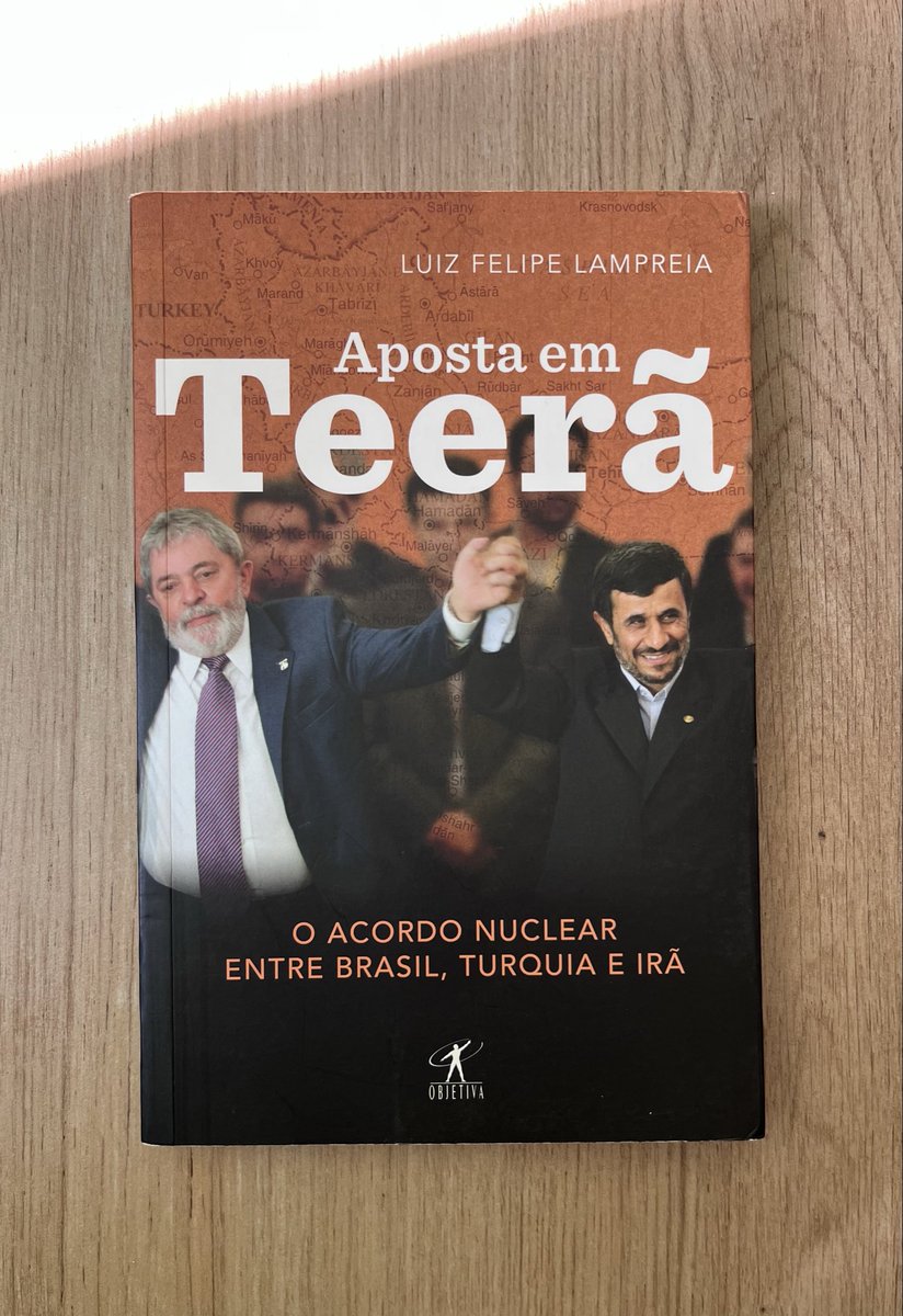 Spiller_letras's tweet photo. APOSTA EM TEERÃ, de Luiz Felipe Lampreia. A interessante história de quando, em 2010, a diplomacia brasileira e a turca se uniram para tentar articular um acordo nuclear entre Irã, EUA e Rússia. Curioso como o tempo revolve e faz emergir coisas pouco faladas, esquecidas https://t.co/CW4o1jqFMn