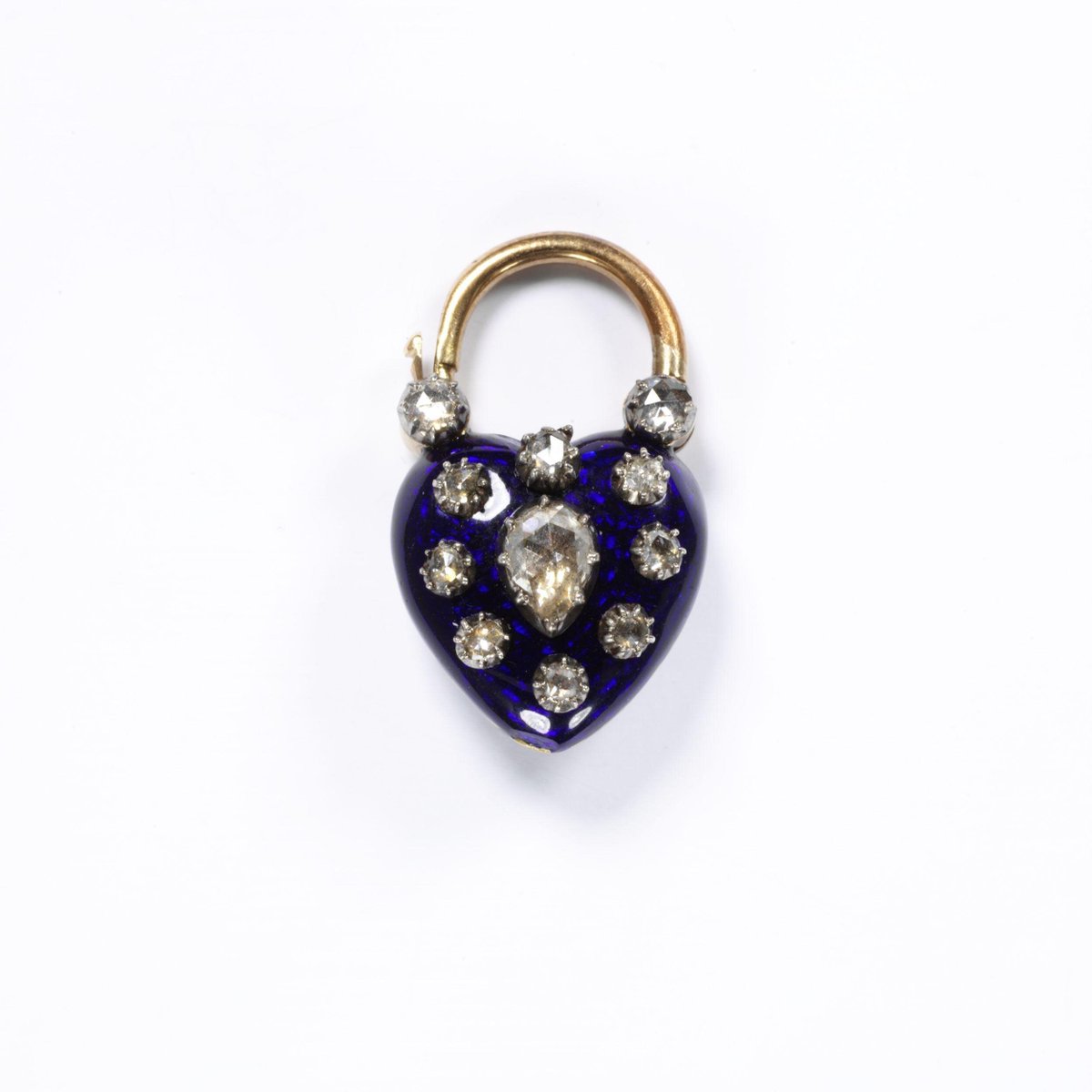 wikivictorian's tweet photo. Padlock locket, enamelled gold rings set with rose-cut diamonds, England, 1840-50. Victoria &amp; Albert Museum. https://t.co/lLHxRM5bRw
