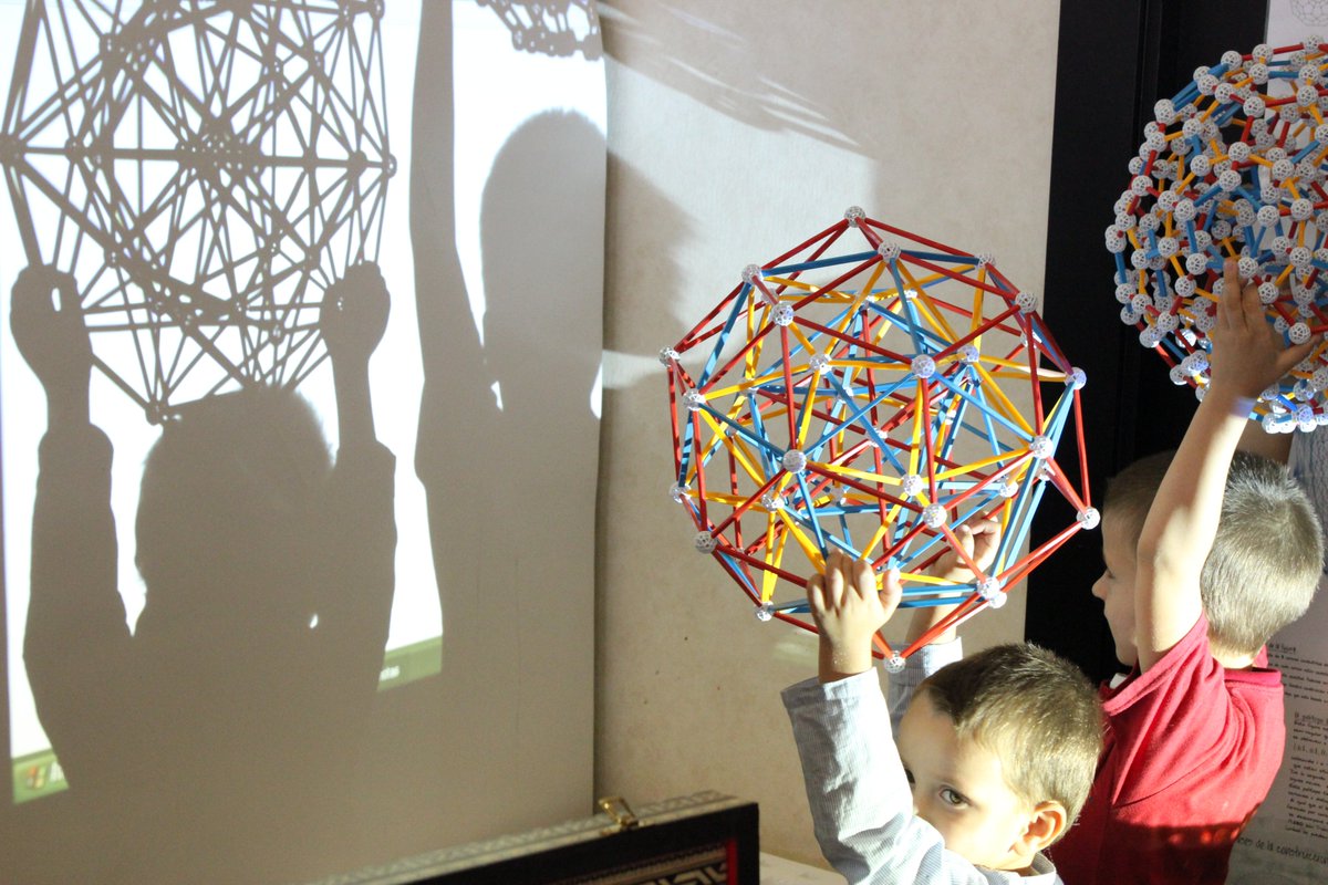 _ICMAT's tweet photo. ¿Enseñas matemáticas de forma práctica y creativa? El #ICMAT premia los mejores proyectos docentes en el Laboratorio de Matemáticas de @CienciaEnAccion 2026.  Inscripciones abiertas hasta el 8 de junio. Final presencial: 23-25 oct, San Sebastián  🔗 https://t.co/1Yi5bwjAbO https://t.co/OCS9qoRqAg
