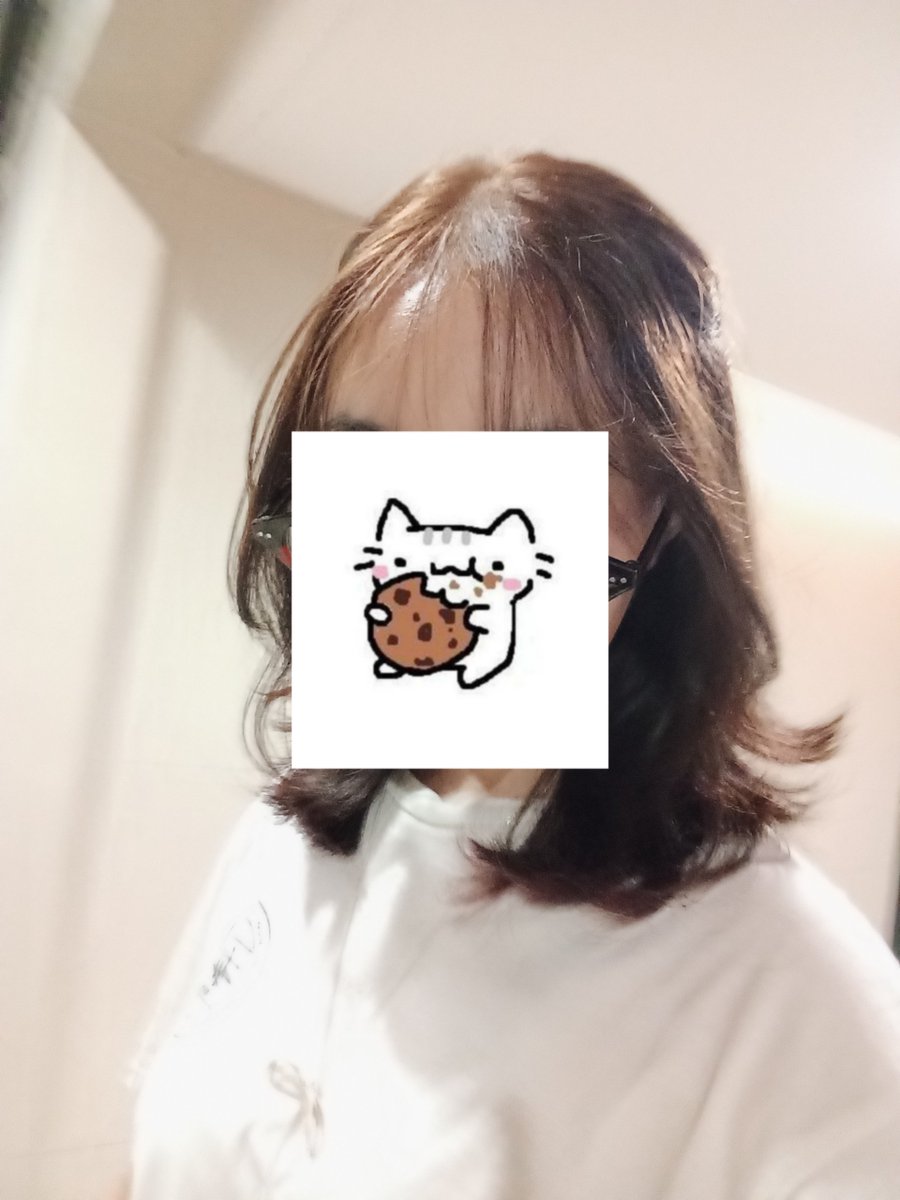 adxaras's tweet photo. surprisingly juga abis potong dan warnain rambut aku malah experiencing rambut sehat?🧍‍♀️ https://t.co/ULGZNRmkHP