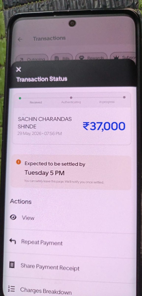 VishnuNikam8's tweet photo. 3 din huwe aaj aaj karke credit card ka bill due huwa https://t.co/bsdt3EylPW