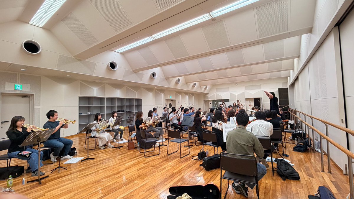 OrchestreSaveur's tweet photo. 週末は先生合奏でした！初めての方もいる中、SAVEURらしく熱くも緻密な味わいが感じられました。これからパート練や個人練の期間に入るので、各々修行して1ヶ月後にまた会いましょう！ https://t.co/bO0iZ03Gfm