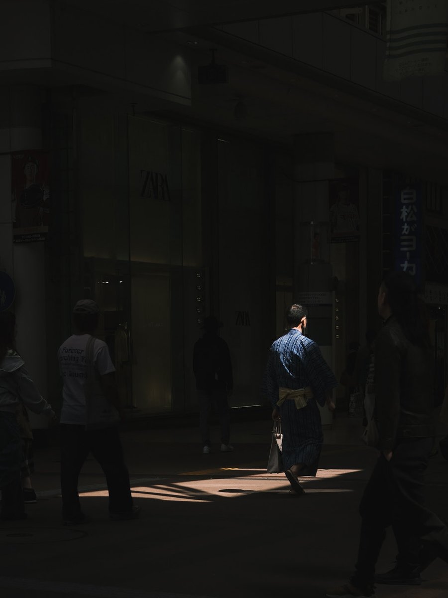 ReijiroSnap's tweet photo. A Japanese man https://t.co/IHilHGfSzK