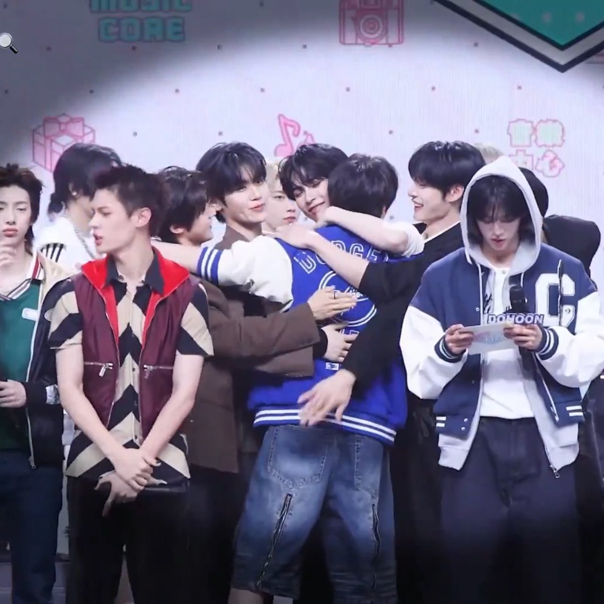jiwoongology's tweet photo. they really are familybaseone…….not even the companies beefing could break the bond they built together</3 https://t.co/KFejzNWvVV