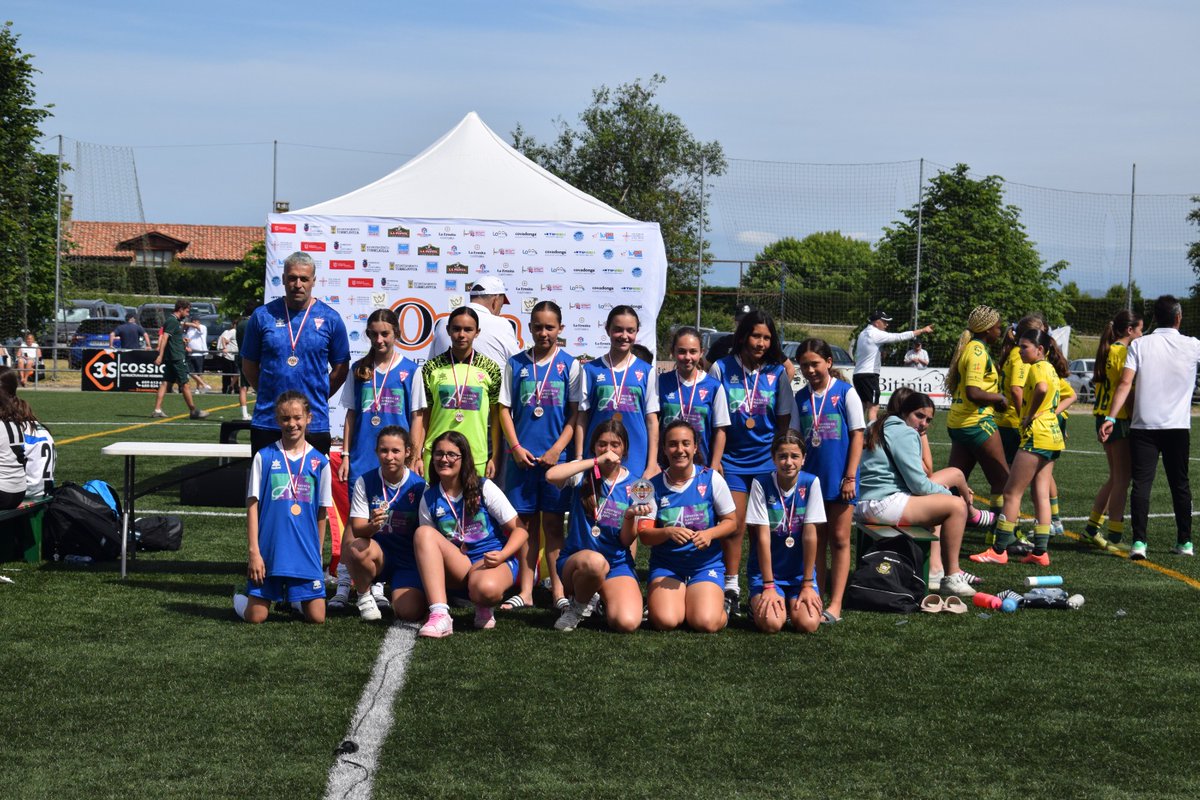 CDMonteFem's tweet photo. Fin de semana 🔝 para nuestros equipos alevín e infantil en la #OcejaCup ⚽💙
Fútbol, diversión y grandes momentos juntos 🙌
¡Seguimos creciendo como equipo! 💪
#FútbolBase #Cantera #PasiónPorElFútbol #futbolfemenino https://t.co/TIk3yT7kCf