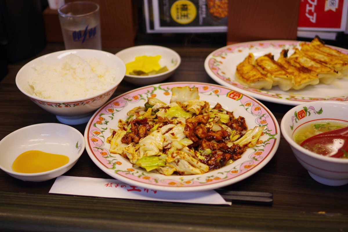 akarusa's tweet photo. 思い付いたんだから仕方ない。
ミスド1号店へ行ったあと、餃子の王将1号店へ行った。 https://t.co/OQ2Cd4ZG9J