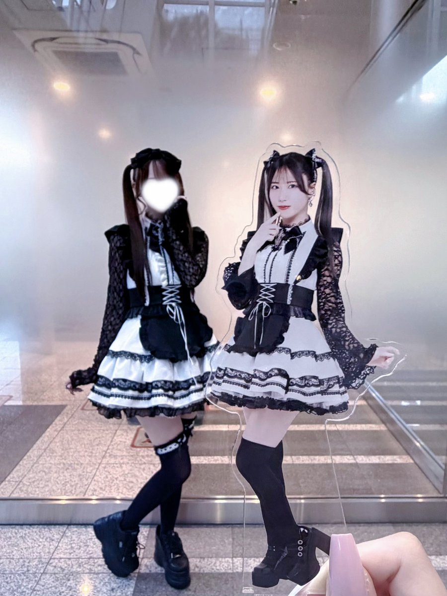 mellow_xo_'s tweet photo. Code OMERTA ⭐︎
メイドverの李央ちゃんとお揃い参戦服ჱ̒^.  ̫ .^♡
かわいい李央ちゃんもかっこいい李央ちゃんまで見れてめっちゃ楽しかった( i ꒳ i )🤍 だいすきーーー♡

#ちゃんりおみて
#𝑪𝒐𝒅𝒆𝑶𝑴𝑬𝑹𝑻𝑨 #CodeOMERTA https://t.co/4fLCt1bcSe