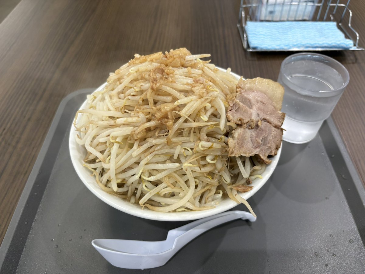 seta_complex's tweet photo. ラーメン作戦レベルアップ
社会人になってから
ヤサイマシマシに戻った
無料なら全部いた��くｯ！ https://t.co/Gc8O4PdrKf