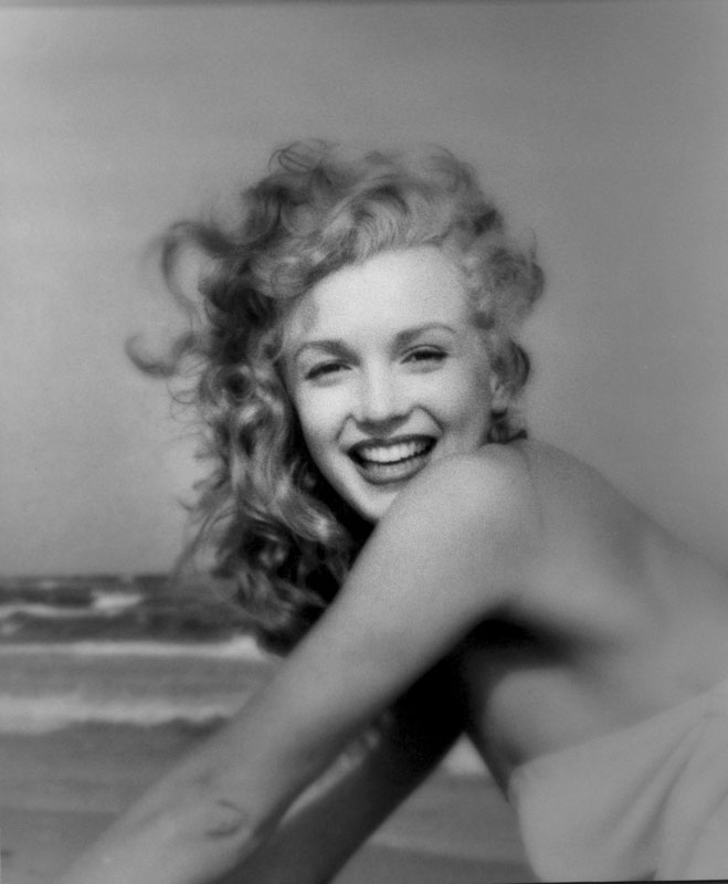 Lucousch's tweet photo. 100 YEARS !!! 
Anniversary of Marilyn Monroe 
Of a woman who was feeling sad and lonely while admired by the whole world https://t.co/i6gnE3IP8H
