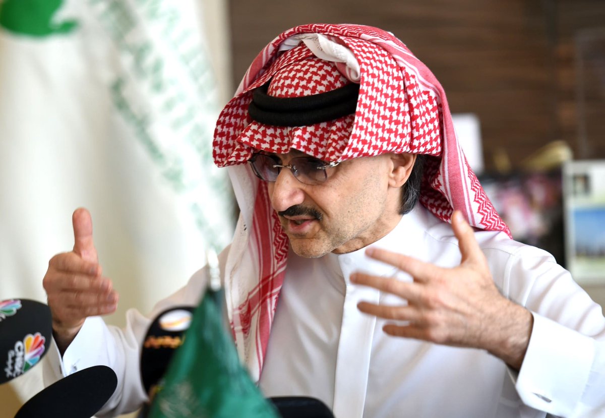 VisionoFund's tweet photo. 📰 تقرير فوربس عن الأمير الوليد بن طلال 💼💰

الأمير الوليد بن طلال كان أكبر رابح بين مليارديرات العالم في 31 مايو 🚀، حيث زادت ثروته بحوالي 949.1 مليون دولار في يوم واحد 💸📈

السبب الرئيسي للزيادة :
صعود سهم شركة المملكة القابضة 📊⬆️ والتي يملك فيها الأمير حوالي 78.13٪ 🏢

📈 ارتفع سهم “المملكة القابضة” بنحو 10% خلال الجلسات الخمس الماضية 🔥
📊 وحقق مكاسب تقارب 20% خلال شهر واحد 📅
🚀 وحوالي 54% منذ بداية 2026 (الأعلى منذ 2016) 📈

وبذلك أصبح ترتيب الوليد بن طلال 113 بين أغنى أثرياء العالم 🌍💰

⸻

📅 اليوم الإثنين 1 يونيو
واصل سهم "المملكة القابضة" الارتفاع بنسبة 10% إضافية 📈🔥
وبذلك زادت ثروة الأمير بمقدار 1 مليار دولار إضافي 💰🚀