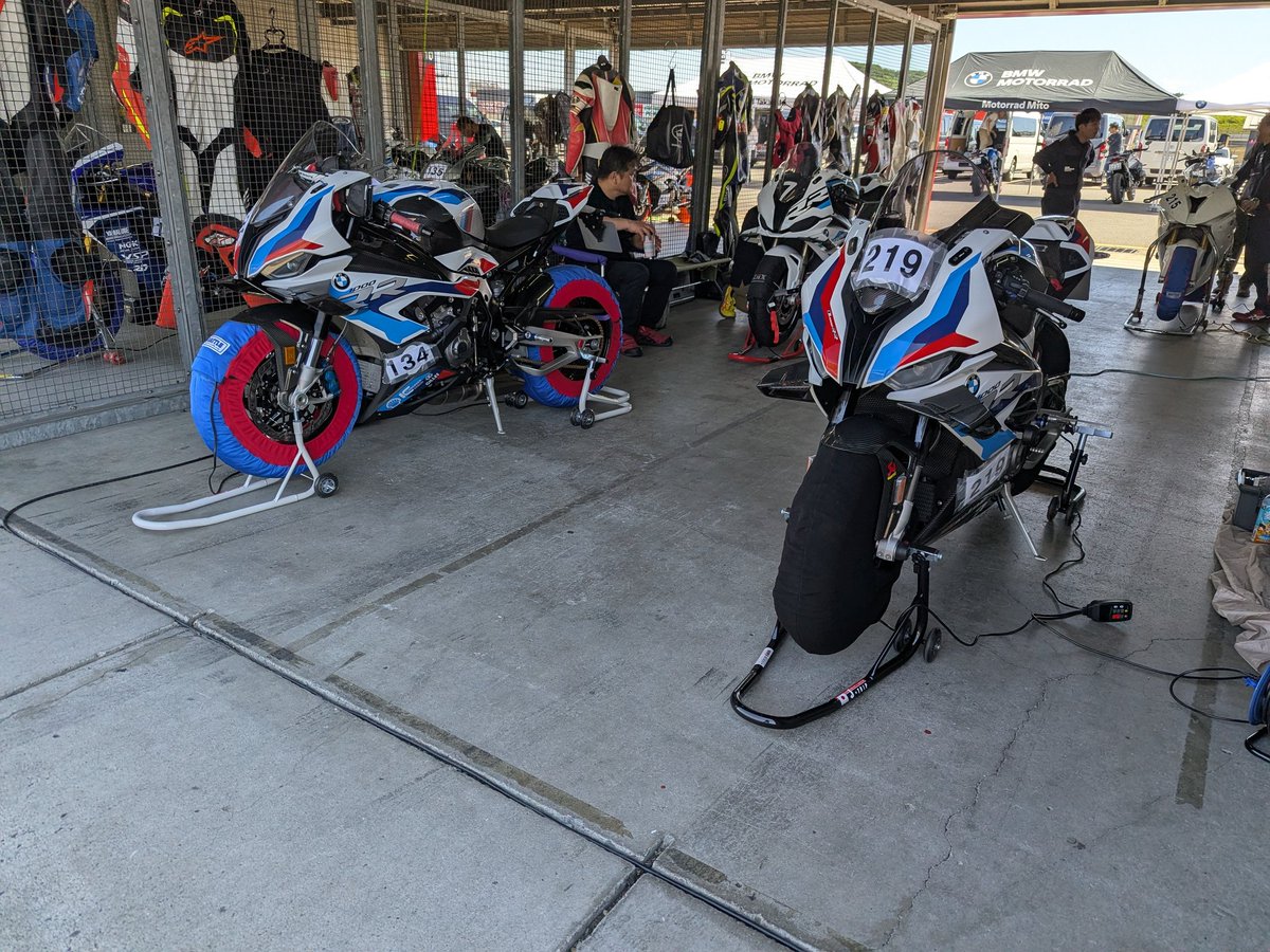 S1KRR176178's tweet photo. 昨日はR1300GS納車、今日は仕事休みにしてBMW Circuit Experienceでモテギ🏍️　もう暑くてしんどかったです😅 https://t.co/v5KZj6TNU5