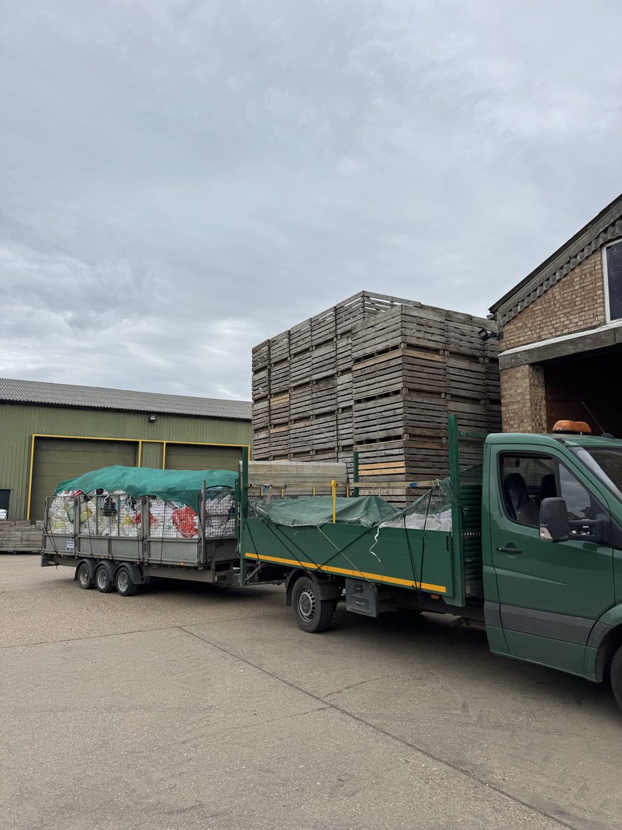 C_A_Lime_Ltd's tweet photo. Flat out recycling from now on call +44 7491 218572 or 07919 335891 to get your collection booked in! ♻️💨 https://t.co/oivHv3tGN3